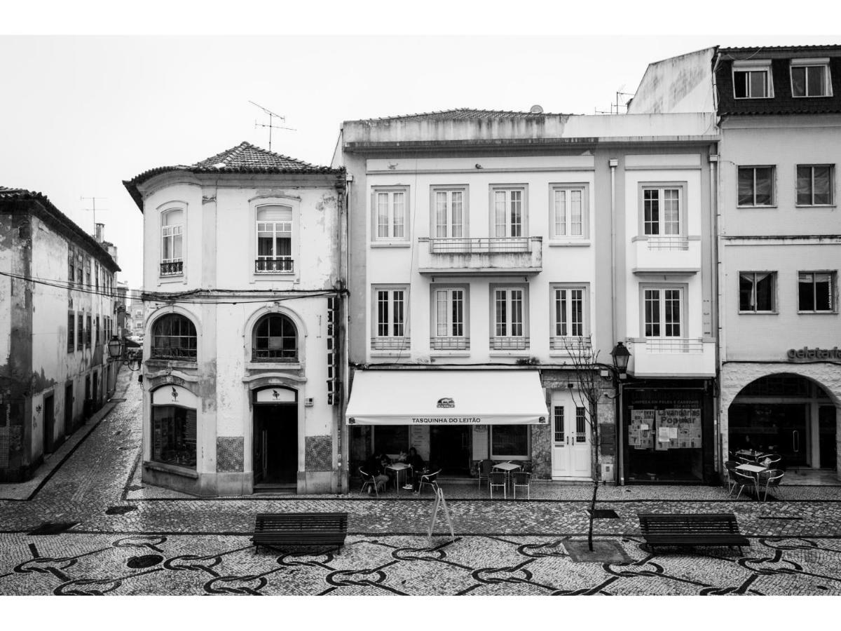 Апартаменты Downtown Shelter - Casa Da Praca Авейру Экстерьер фото